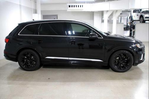 Mythos Black Metallic 2023 Audi Q7 55 Prestige