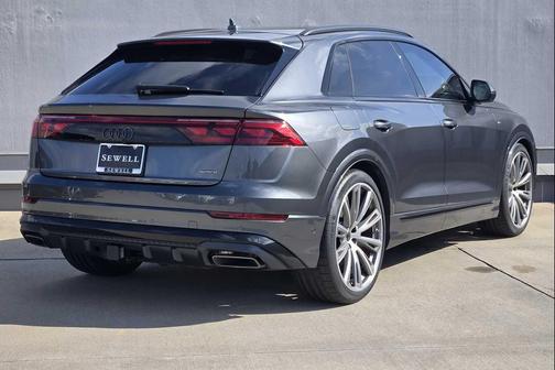 Daytona Gray Pearl Effect 2026 Audi Q8 55 Prestige