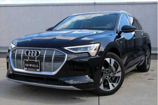 2022 Audi e-tron Premium Plus