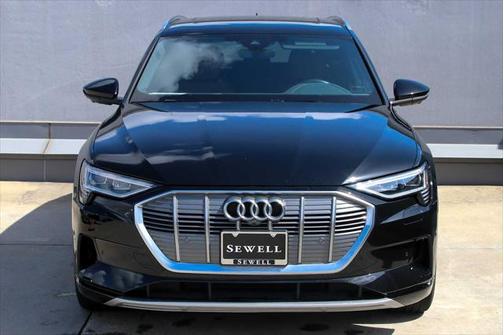 2022 Audi e-tron Premium Plus