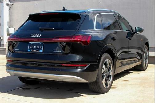 2022 Audi e-tron Premium Plus
