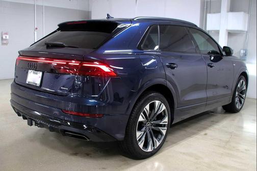 Waitomo Blue Metallic 2026 Audi Q8 55 Premium Plus