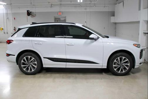 2025 Audi Q6 e-tron Premium quattro