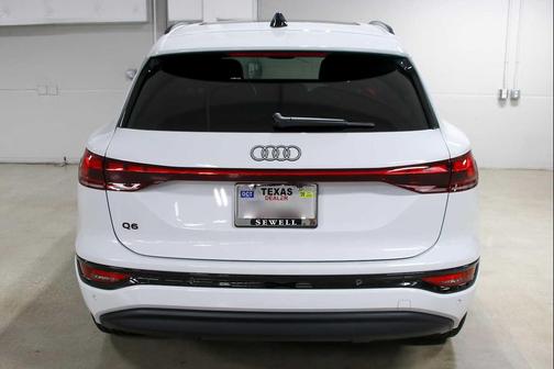 2025 Audi Q6 e-tron Premium quattro