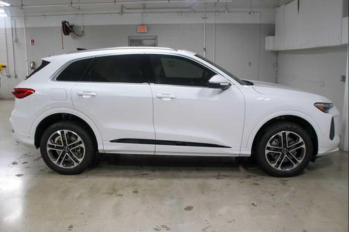 Arkona White 2025 Audi Q5 Premium Plus TFSI quattro S tronic