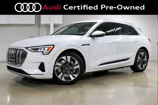 Glacier White Metallic 2023 Audi e-tron Premium Plus quattro