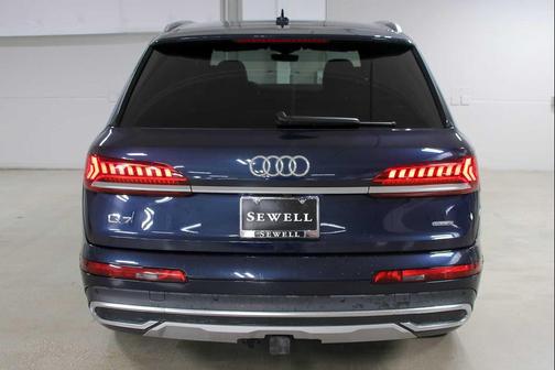 Waitomo Blue Metallic 2023 Audi Q7 55 Premium Plus