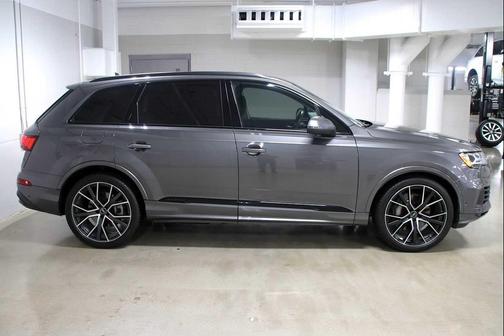 Samurai Gray Metallic 2022 Audi Q7 55 Prestige