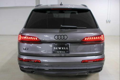 Samurai Gray Metallic 2022 Audi Q7 55 Prestige