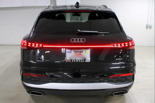 Mythos Black Metallic 2025 Audi Q5 Premium Plus TFSI quattro S tronic