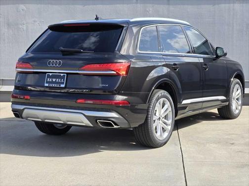 2025 Audi Q7 45 Premium Plus