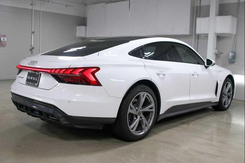 Ibis White 2023 Audi e-tron GT Premium Plus quattro