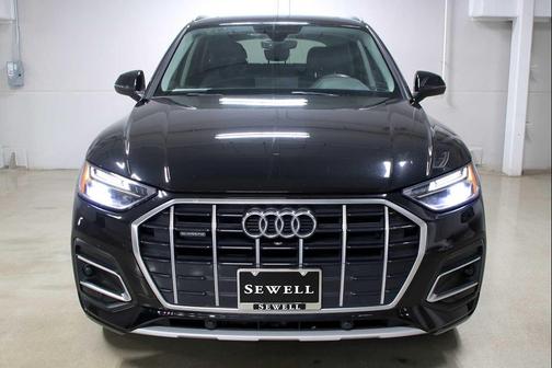 Mythos Black Metallic 2023 Audi Q5 40 Premium