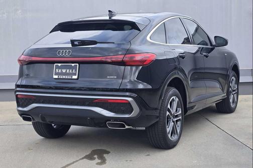 Mythos Black Metallic 2026 Audi Q5 Sportback Premium TFSI quattro S tronic