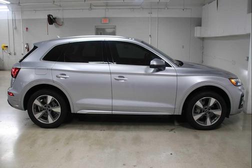 Florett Silver Metallic 2022 Audi Q5 40 Premium Plus