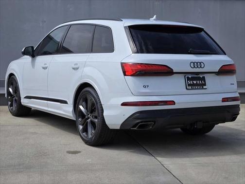 2025 Audi Q7 55 Premium Plus