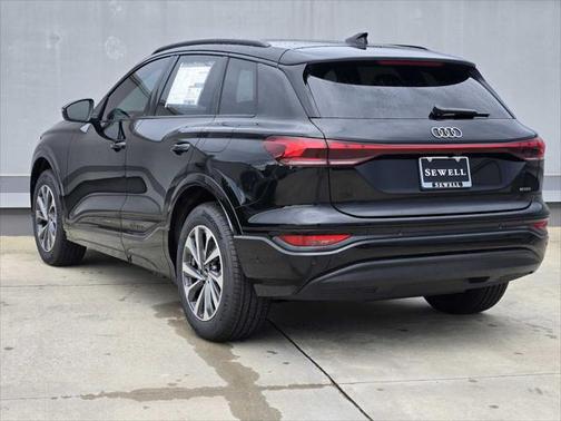 2025 Audi Q6 e-tron Premium quattro