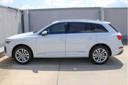 2025 Audi Q7 45 Premium Plus