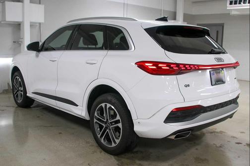 Arkona White 2025 Audi Q5 Premium TFSI quattro S tronic