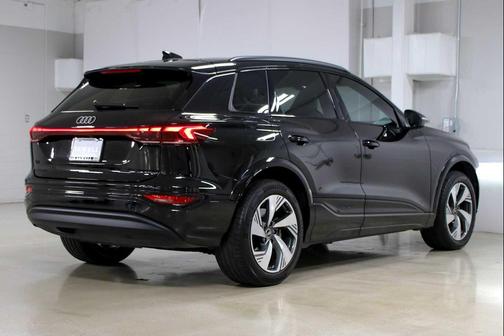 2025 Audi Q6 e-tron Premium Plus quattro