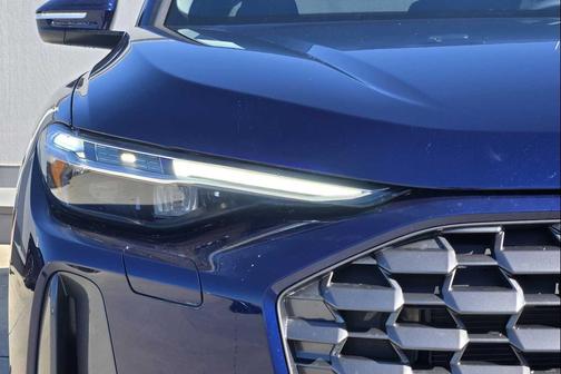 BLUE 2026 Audi Q5 Premium Plus TFSI quattro S tronic