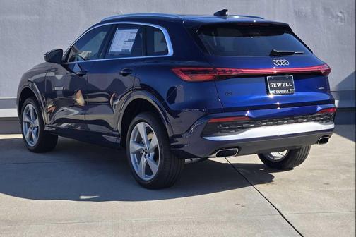 BLUE 2026 Audi Q5 Premium Plus TFSI quattro S tronic