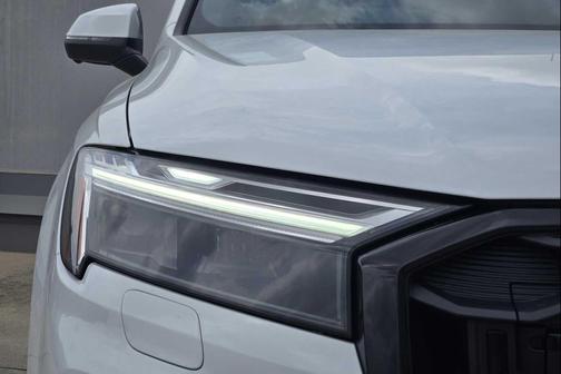 WHITE 2026 Audi Q7 55 Premium Plus