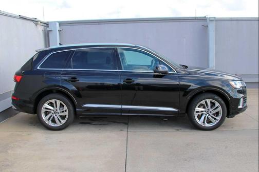 2022 Audi Q7 45 Premium Plus