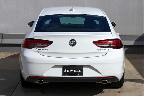2018 Buick Regal Sportback Essence