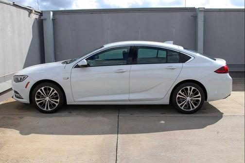 2018 Buick Regal Sportback Essence