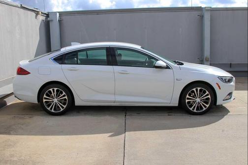 2018 Buick Regal Sportback Essence