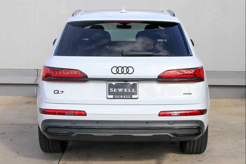 2023 Audi Q7 45 Premium Plus