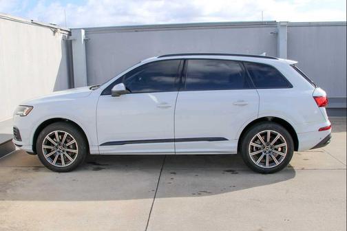 2023 Audi Q7 45 Premium Plus