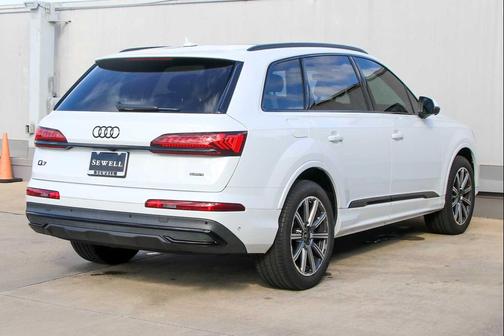 2023 Audi Q7 45 Premium Plus