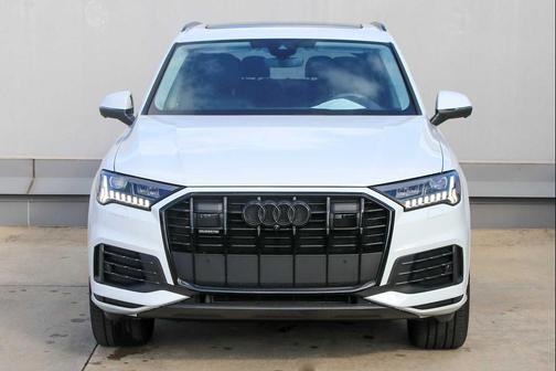 2023 Audi Q7 45 Premium Plus