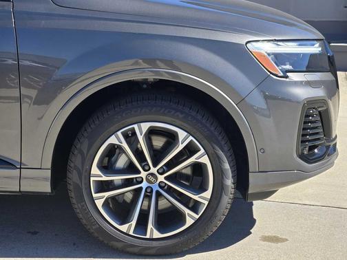 2026 Audi Q7 55 Premium