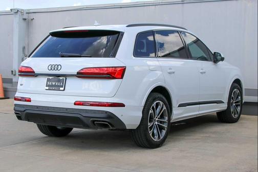 2025 Audi Q7 45 Premium Plus