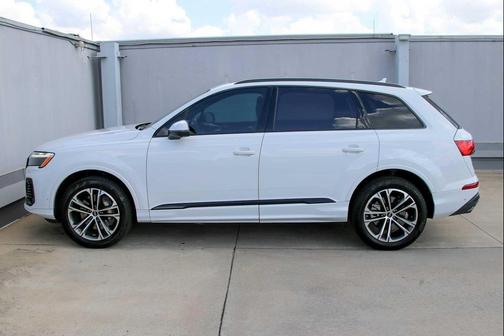 2025 Audi Q7 45 Premium Plus