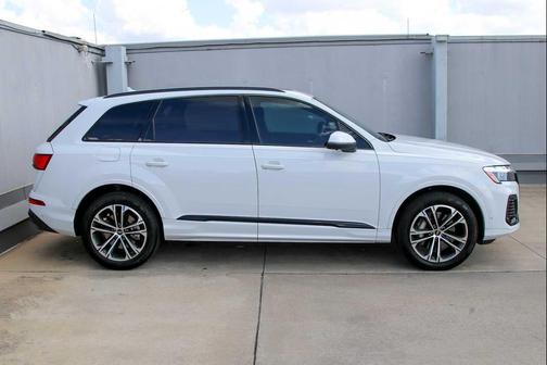 2025 Audi Q7 45 Premium Plus