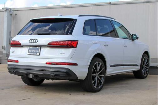 2023 Audi Q7 55 Premium Plus