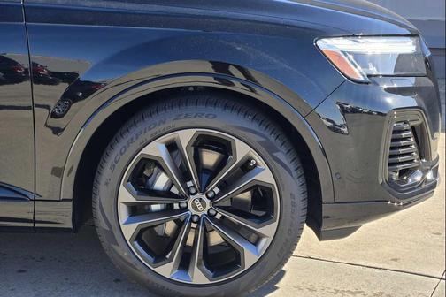 Mythos Black Metallic 2026 Audi Q7 55 Premium Plus