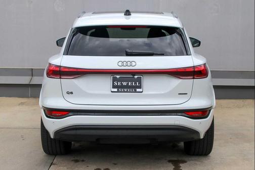 2025 Audi Q6 e-tron Premium Plus quattro