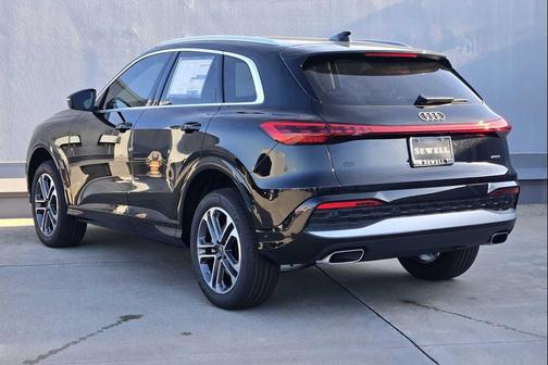 Mythos Black Metallic 2026 Audi Q5 Premium TFSI quattro S tronic