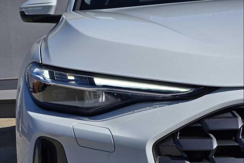 WHITE 2026 Audi Q5 Premium Plus TFSI quattro S tronic