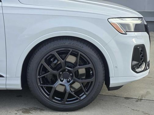 2026 Audi SQ7 4.0T Premium Plus