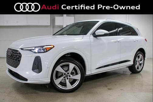 Glacier White Metallic 2025 Audi Q5 Premium Plus TFSI quattro S tronic