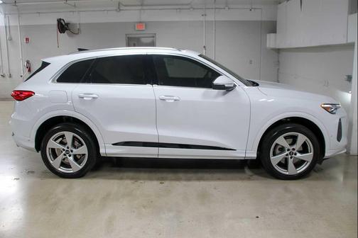 Glacier White Metallic 2025 Audi Q5 Premium Plus TFSI quattro S tronic
