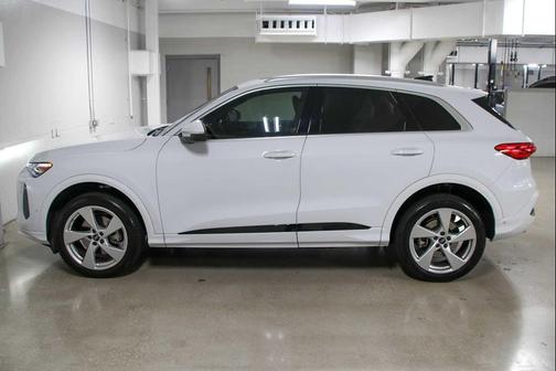 Glacier White Metallic 2025 Audi Q5 Premium Plus TFSI quattro S tronic