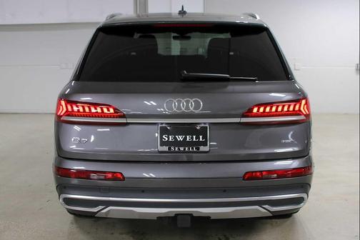 2022 Audi Q7 45 Premium Plus