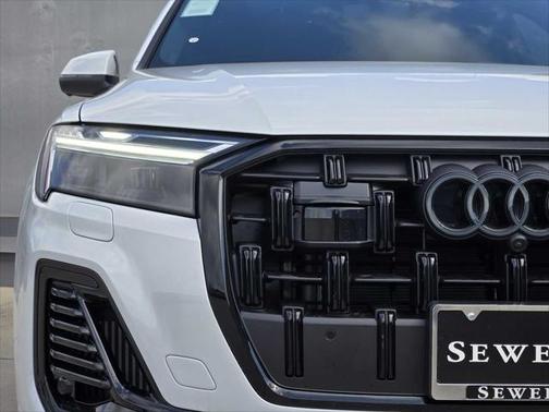 2025 Audi Q7 55 Premium Plus